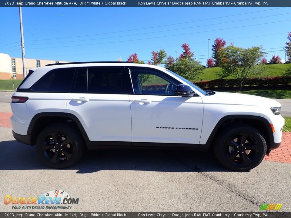 2023 Jeep Grand Cherokee Altitude 4x4 Bright White / Global Black Photo #6