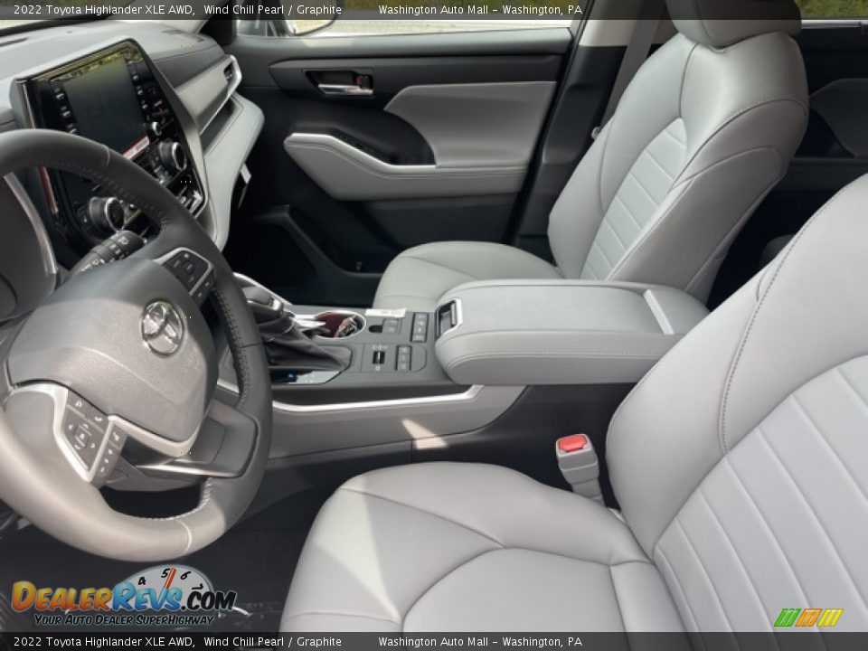 2022 Toyota Highlander XLE AWD Wind Chill Pearl / Graphite Photo #4