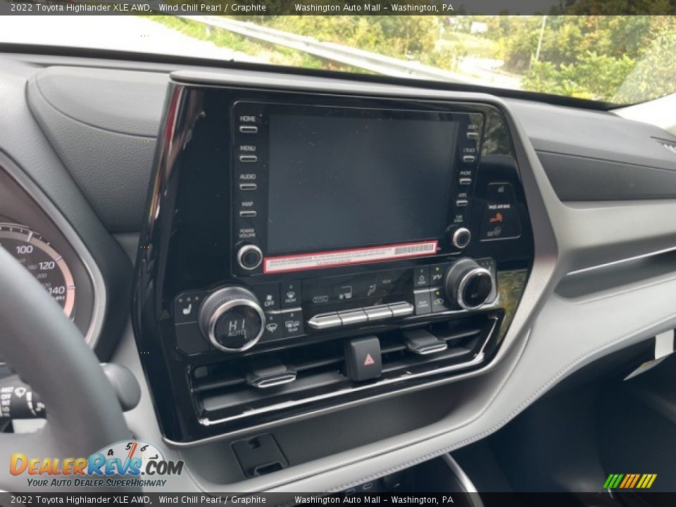 2022 Toyota Highlander XLE AWD Wind Chill Pearl / Graphite Photo #5