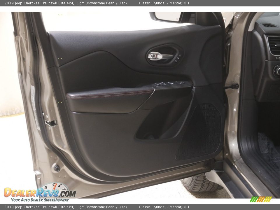 2019 Jeep Cherokee Trailhawk Elite 4x4 Light Brownstone Pearl / Black Photo #4
