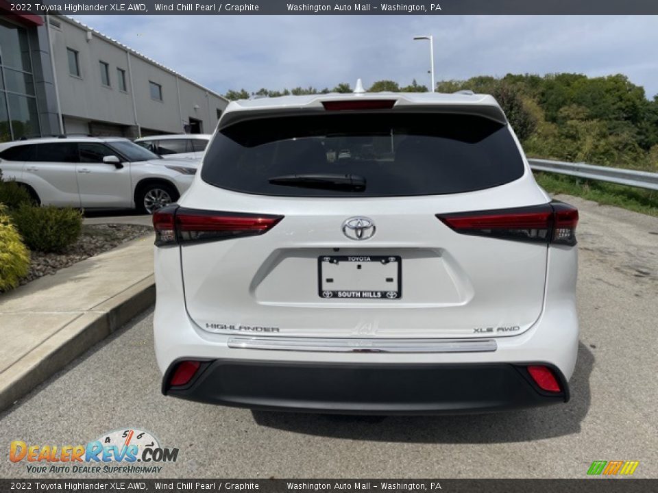 2022 Toyota Highlander XLE AWD Wind Chill Pearl / Graphite Photo #8