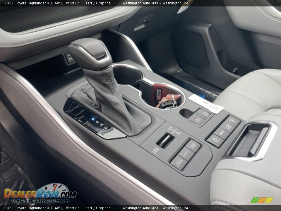 2022 Toyota Highlander XLE AWD Wind Chill Pearl / Graphite Photo #12