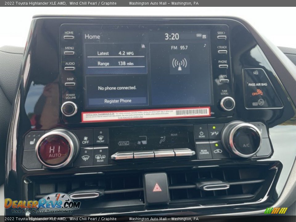 2022 Toyota Highlander XLE AWD Wind Chill Pearl / Graphite Photo #13