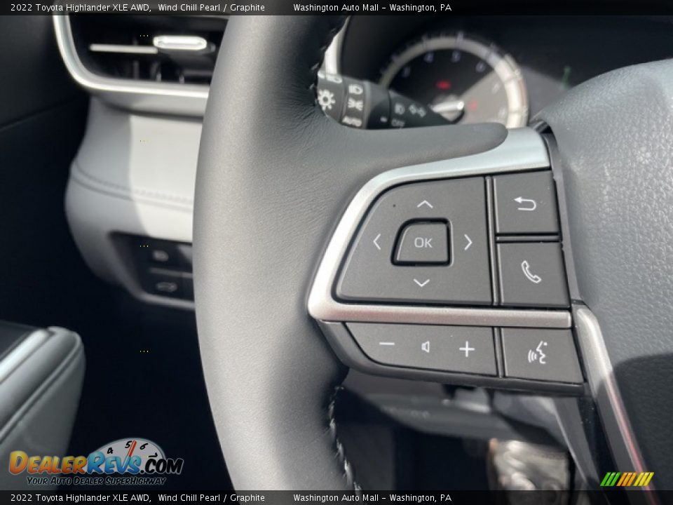 2022 Toyota Highlander XLE AWD Wind Chill Pearl / Graphite Photo #18