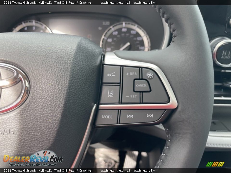 2022 Toyota Highlander XLE AWD Wind Chill Pearl / Graphite Photo #19