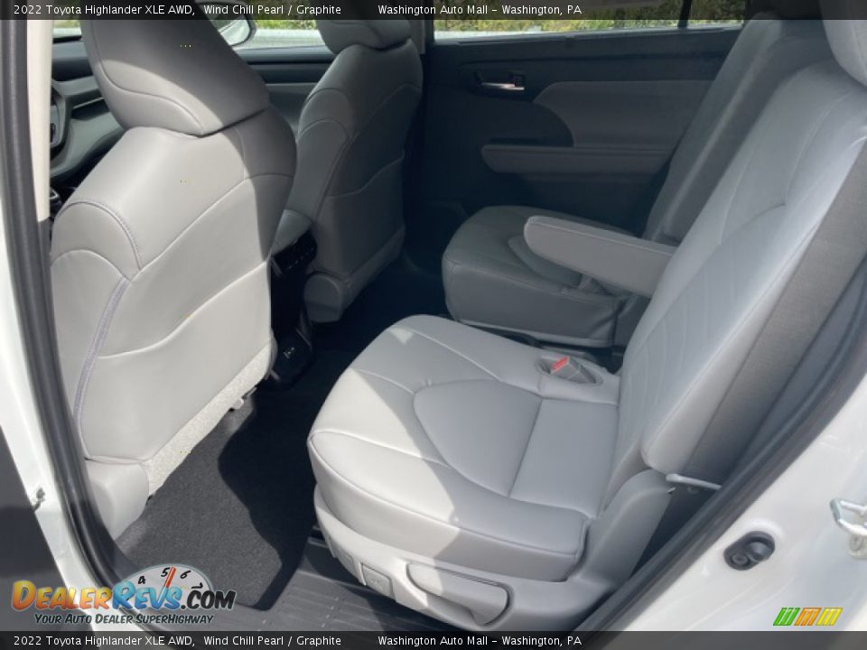 2022 Toyota Highlander XLE AWD Wind Chill Pearl / Graphite Photo #22