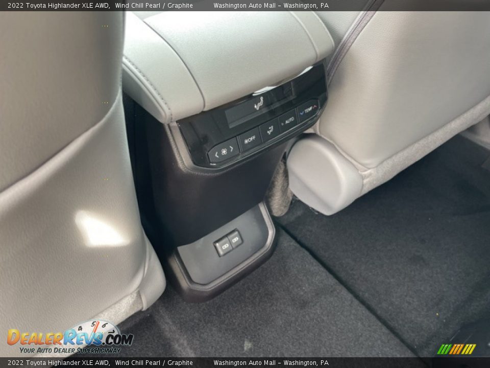 2022 Toyota Highlander XLE AWD Wind Chill Pearl / Graphite Photo #23