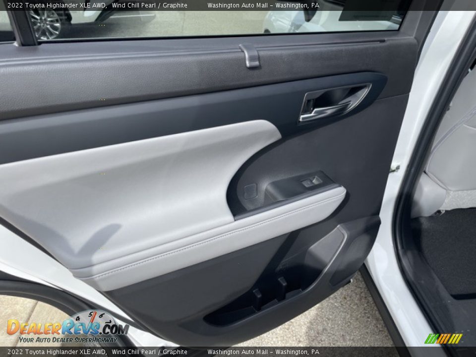 2022 Toyota Highlander XLE AWD Wind Chill Pearl / Graphite Photo #24