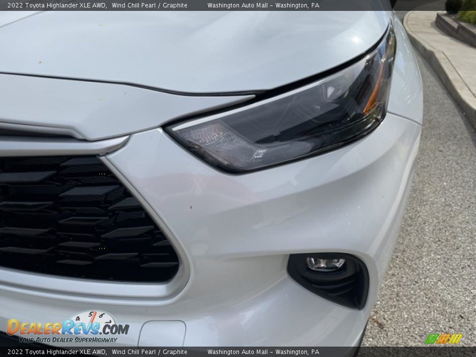 2022 Toyota Highlander XLE AWD Wind Chill Pearl / Graphite Photo #25