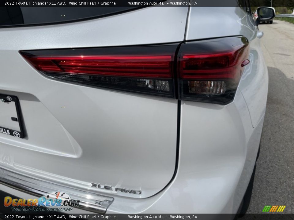 2022 Toyota Highlander XLE AWD Wind Chill Pearl / Graphite Photo #26