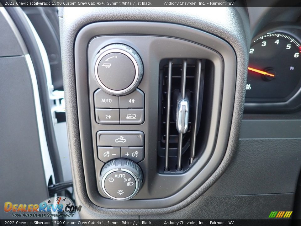 2022 Chevrolet Silverado 1500 Custom Crew Cab 4x4 Summit White / Jet Black Photo #17