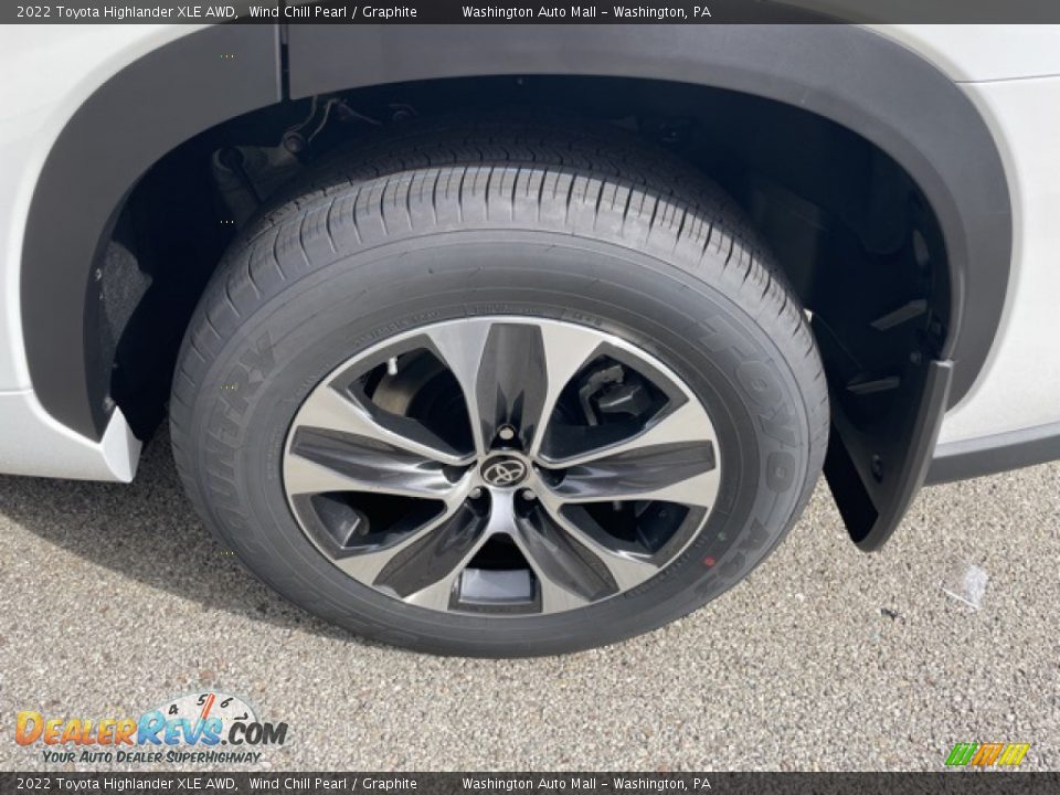 2022 Toyota Highlander XLE AWD Wind Chill Pearl / Graphite Photo #27