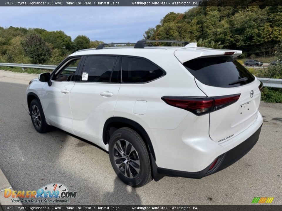 2022 Toyota Highlander XLE AWD Wind Chill Pearl / Harvest Beige Photo #2