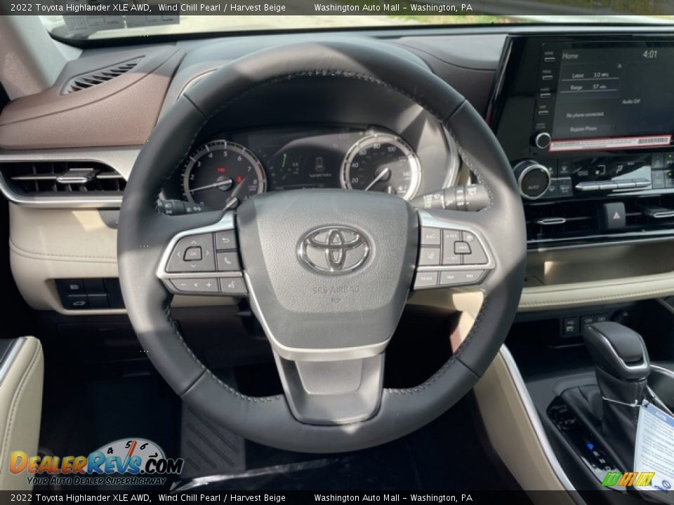 2022 Toyota Highlander XLE AWD Wind Chill Pearl / Harvest Beige Photo #10