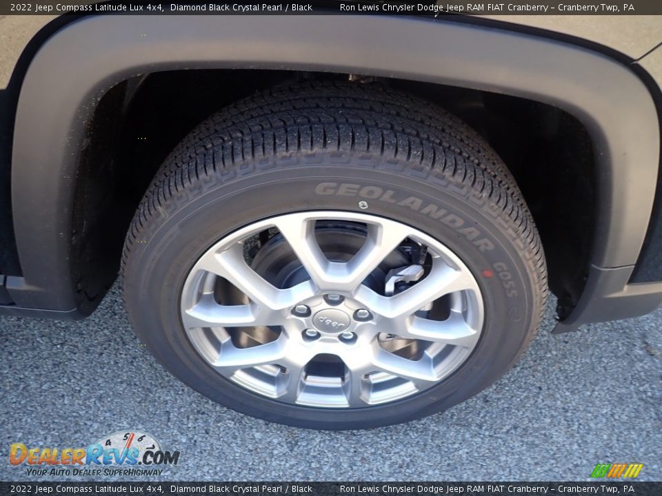 2022 Jeep Compass Latitude Lux 4x4 Diamond Black Crystal Pearl / Black Photo #9