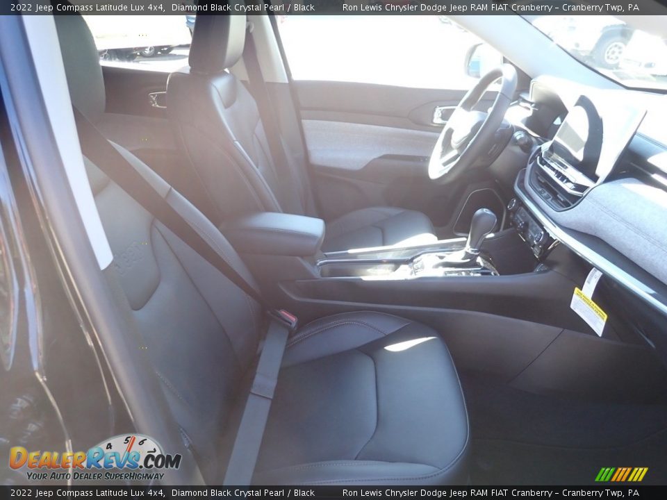 2022 Jeep Compass Latitude Lux 4x4 Diamond Black Crystal Pearl / Black Photo #10