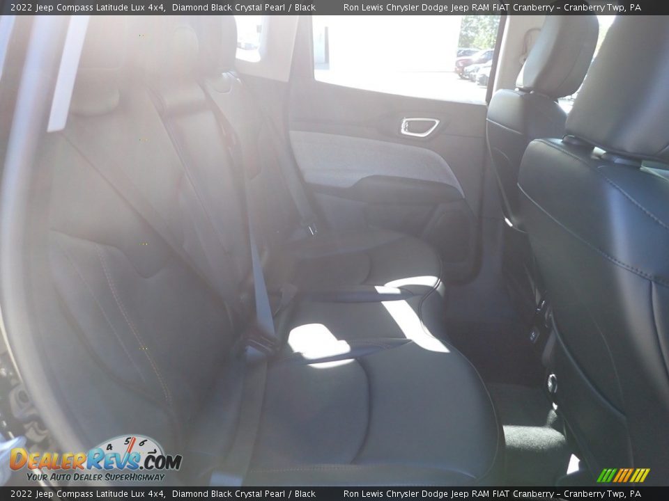 2022 Jeep Compass Latitude Lux 4x4 Diamond Black Crystal Pearl / Black Photo #11