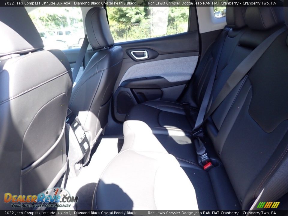 2022 Jeep Compass Latitude Lux 4x4 Diamond Black Crystal Pearl / Black Photo #12