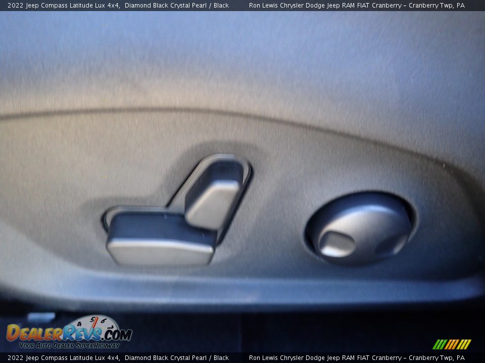 2022 Jeep Compass Latitude Lux 4x4 Diamond Black Crystal Pearl / Black Photo #19
