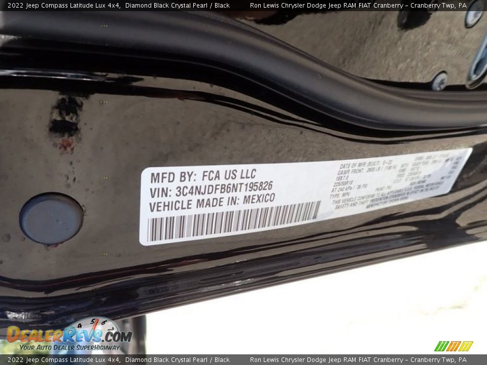2022 Jeep Compass Latitude Lux 4x4 Diamond Black Crystal Pearl / Black Photo #20