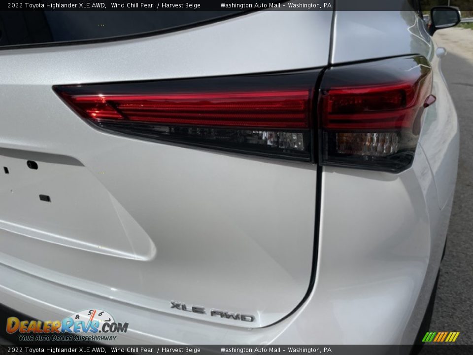 2022 Toyota Highlander XLE AWD Wind Chill Pearl / Harvest Beige Photo #29