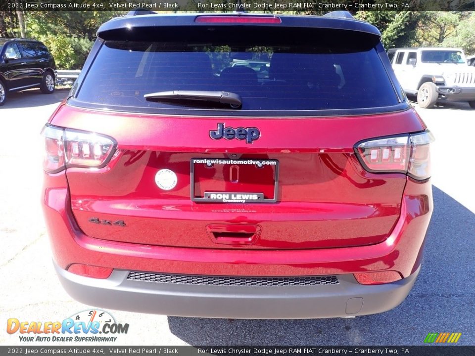 2022 Jeep Compass Altitude 4x4 Velvet Red Pearl / Black Photo #4