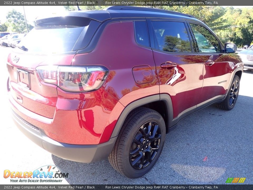 2022 Jeep Compass Altitude 4x4 Velvet Red Pearl / Black Photo #5