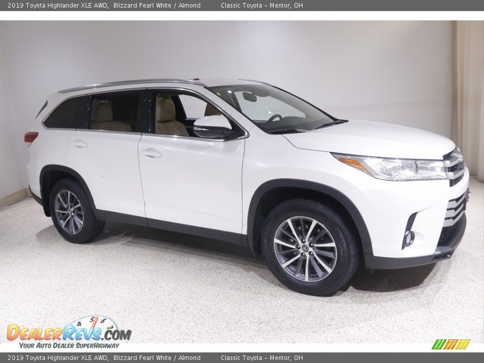 2019 Toyota Highlander XLE AWD Blizzard Pearl White / Almond Photo #1