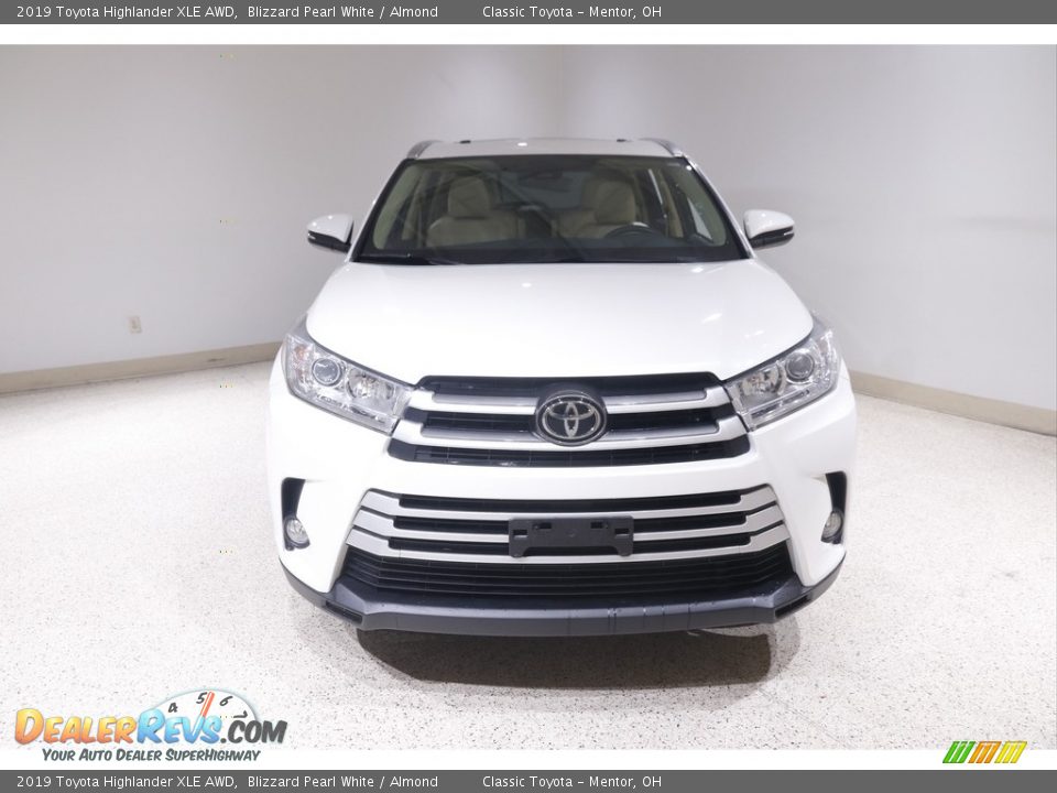 2019 Toyota Highlander XLE AWD Blizzard Pearl White / Almond Photo #2