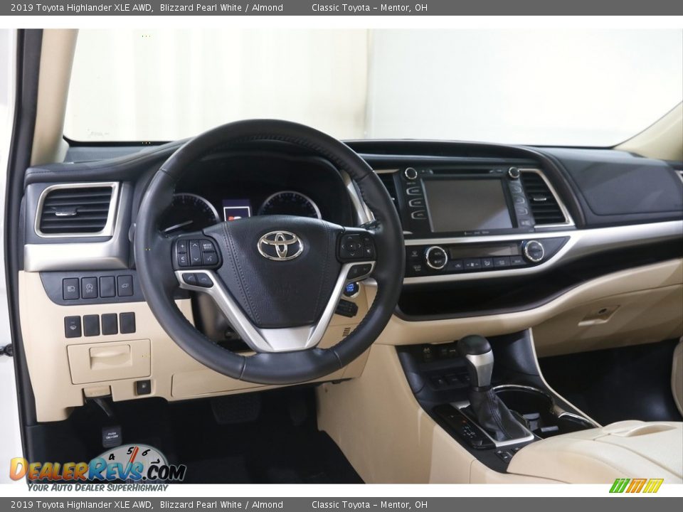 2019 Toyota Highlander XLE AWD Blizzard Pearl White / Almond Photo #6
