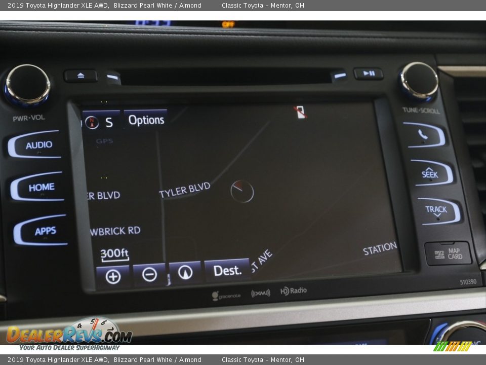 2019 Toyota Highlander XLE AWD Blizzard Pearl White / Almond Photo #11