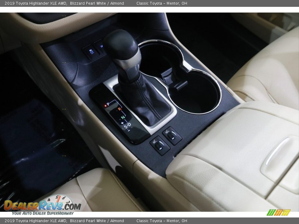 2019 Toyota Highlander XLE AWD Blizzard Pearl White / Almond Photo #14