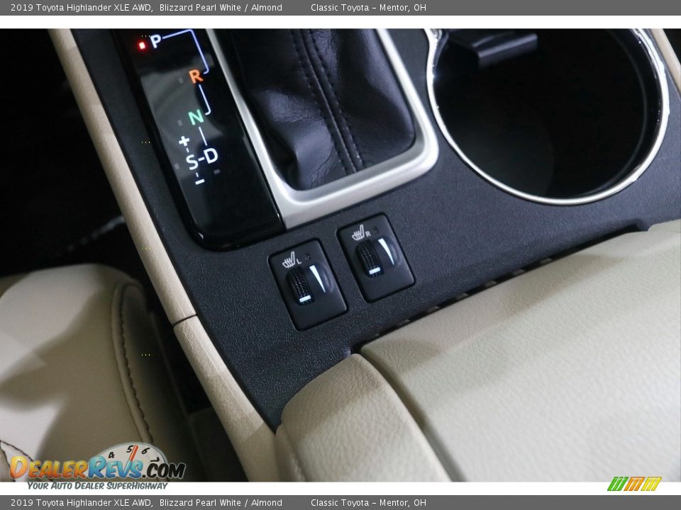 2019 Toyota Highlander XLE AWD Blizzard Pearl White / Almond Photo #15