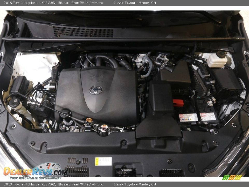 2019 Toyota Highlander XLE AWD Blizzard Pearl White / Almond Photo #22