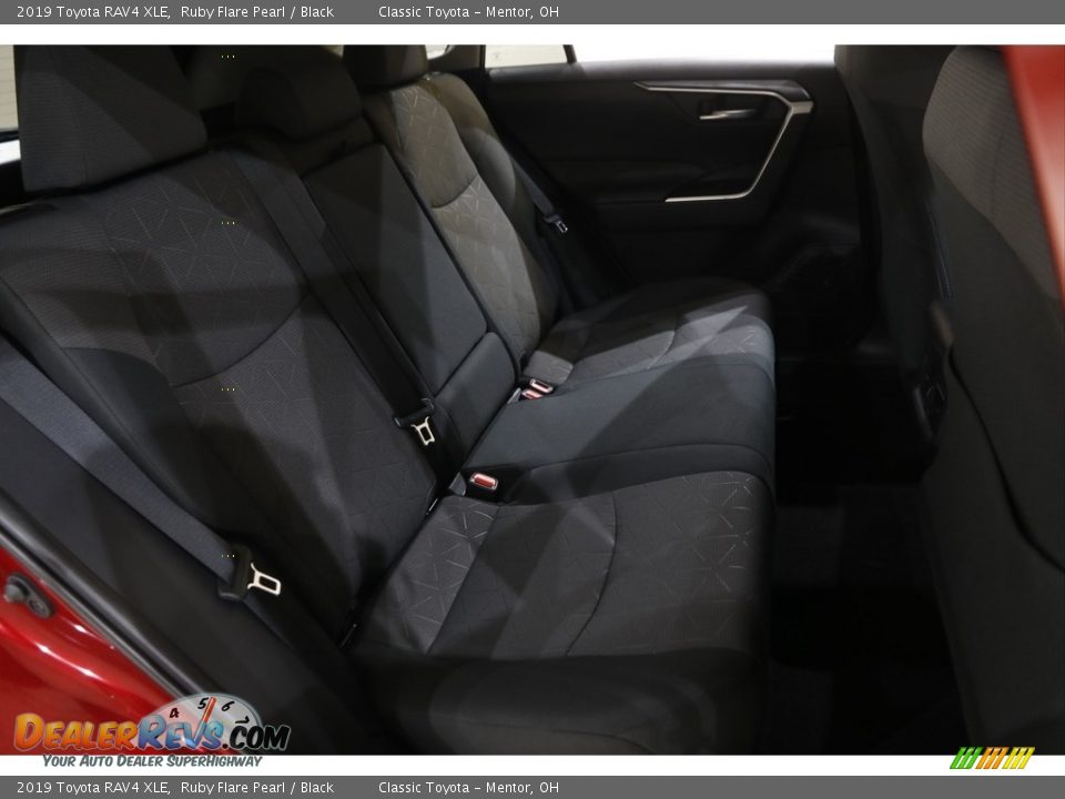 2019 Toyota RAV4 XLE Ruby Flare Pearl / Black Photo #16