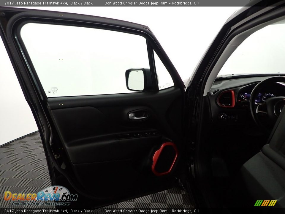 2017 Jeep Renegade Trailhawk 4x4 Black / Black Photo #11