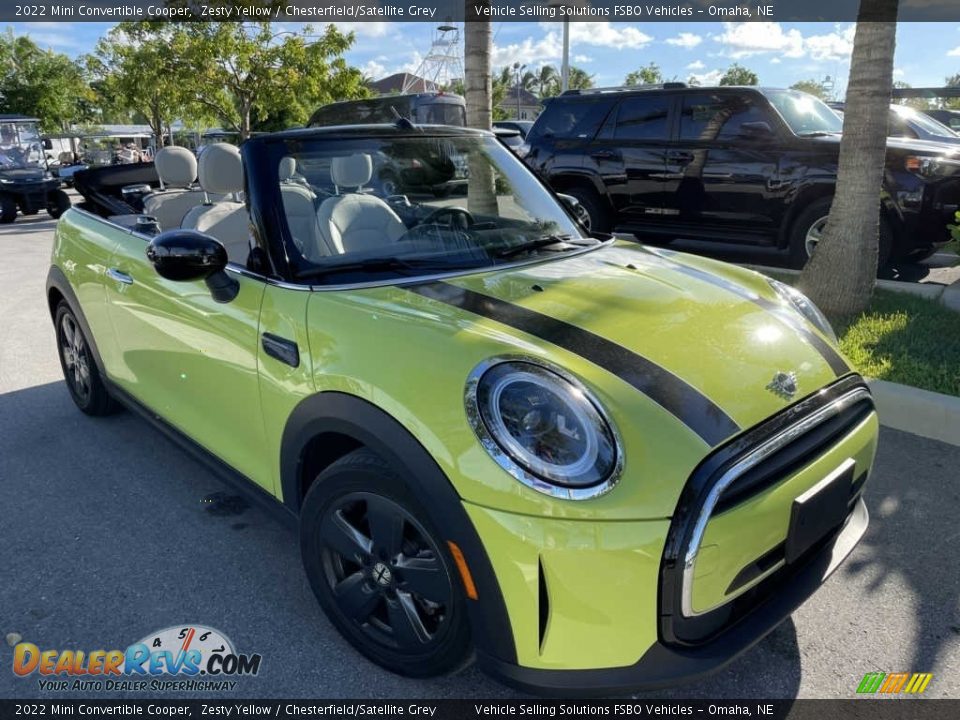Front 3/4 View of 2022 Mini Convertible Cooper Photo #1