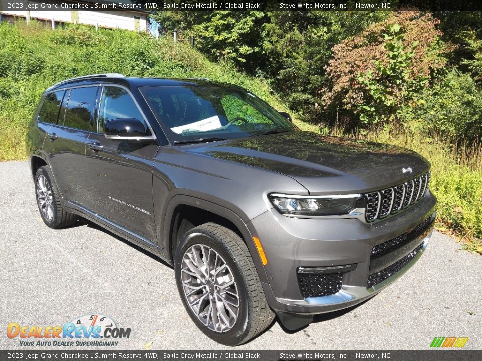 Front 3/4 View of 2023 Jeep Grand Cherokee L Summit Reserve 4WD Photo #4