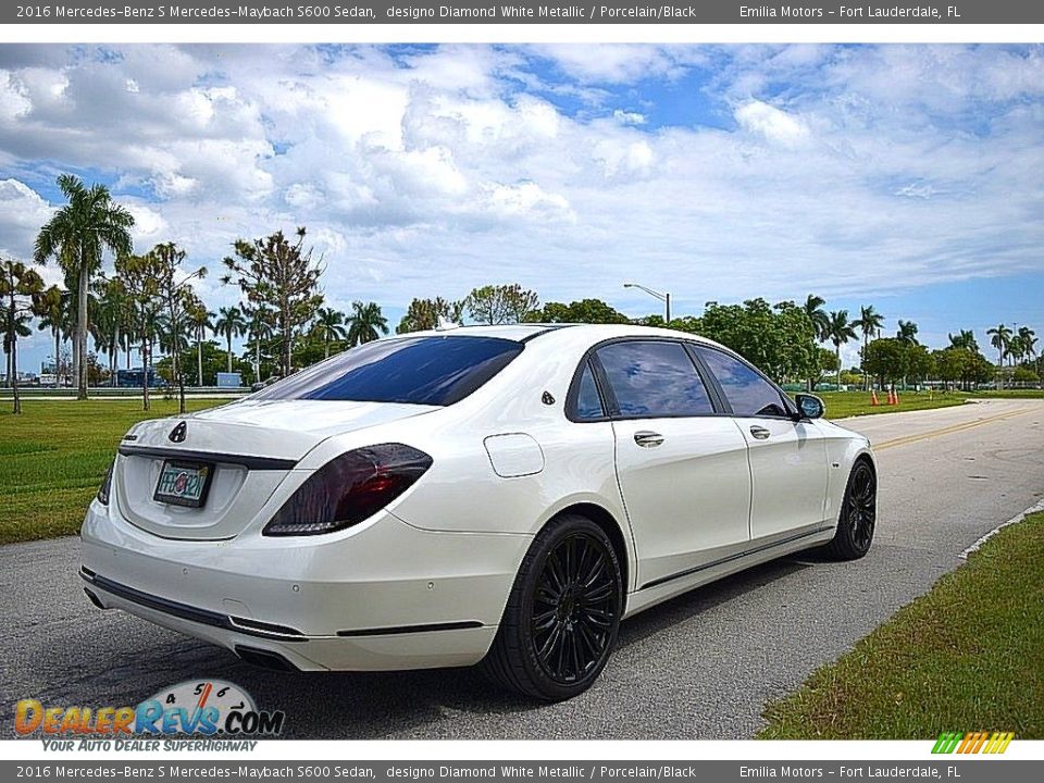 2016 Mercedes-Benz S Mercedes-Maybach S600 Sedan designo Diamond White Metallic / Porcelain/Black Photo #11