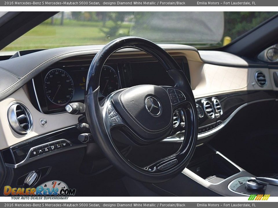 2016 Mercedes-Benz S Mercedes-Maybach S600 Sedan designo Diamond White Metallic / Porcelain/Black Photo #17