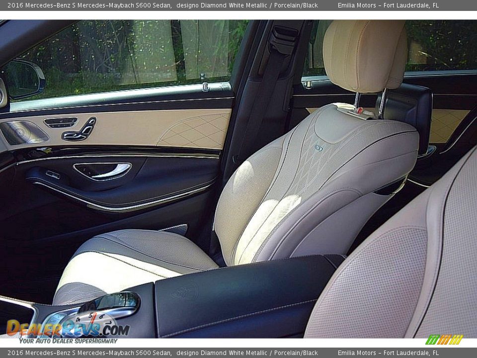 Front Seat of 2016 Mercedes-Benz S Mercedes-Maybach S600 Sedan Photo #21