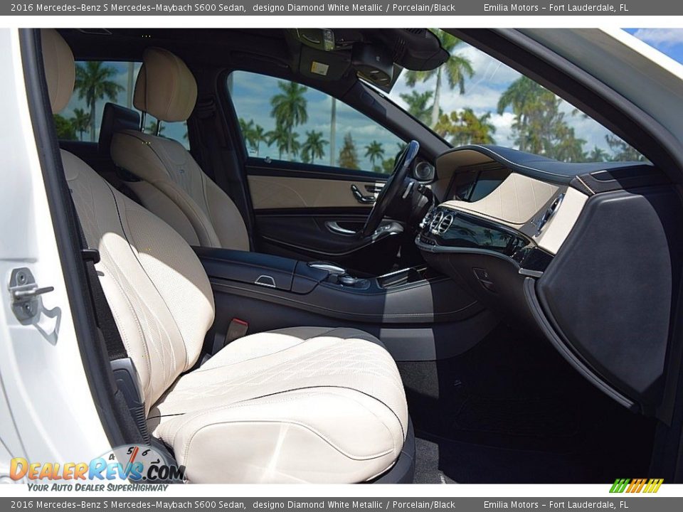 Front Seat of 2016 Mercedes-Benz S Mercedes-Maybach S600 Sedan Photo #22