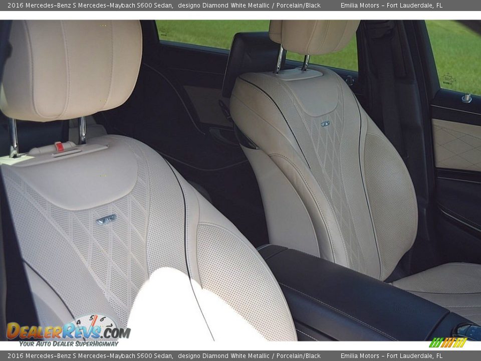 Front Seat of 2016 Mercedes-Benz S Mercedes-Maybach S600 Sedan Photo #25