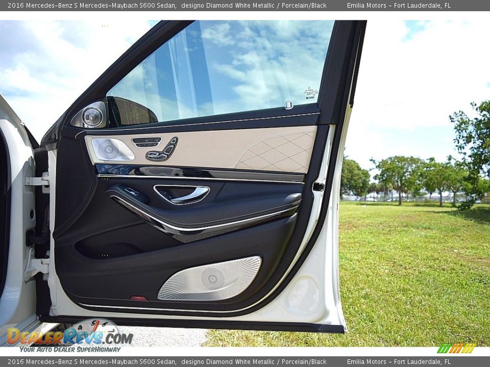 Door Panel of 2016 Mercedes-Benz S Mercedes-Maybach S600 Sedan Photo #26