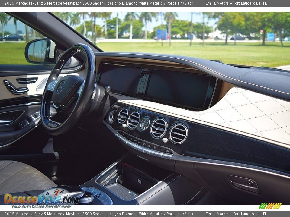 Dashboard of 2016 Mercedes-Benz S Mercedes-Maybach S600 Sedan Photo #28