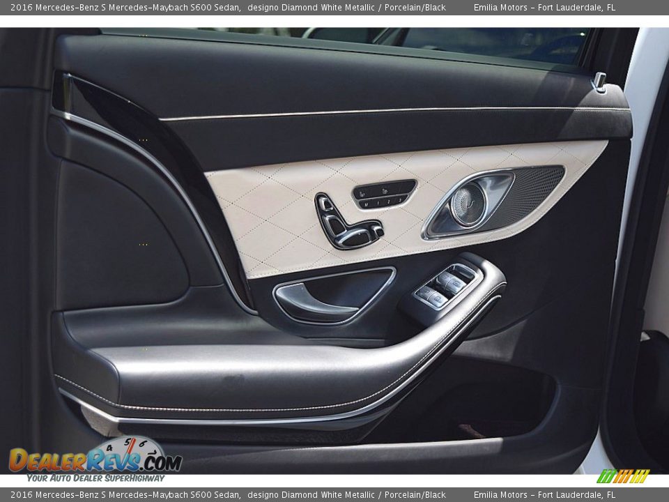 Door Panel of 2016 Mercedes-Benz S Mercedes-Maybach S600 Sedan Photo #34