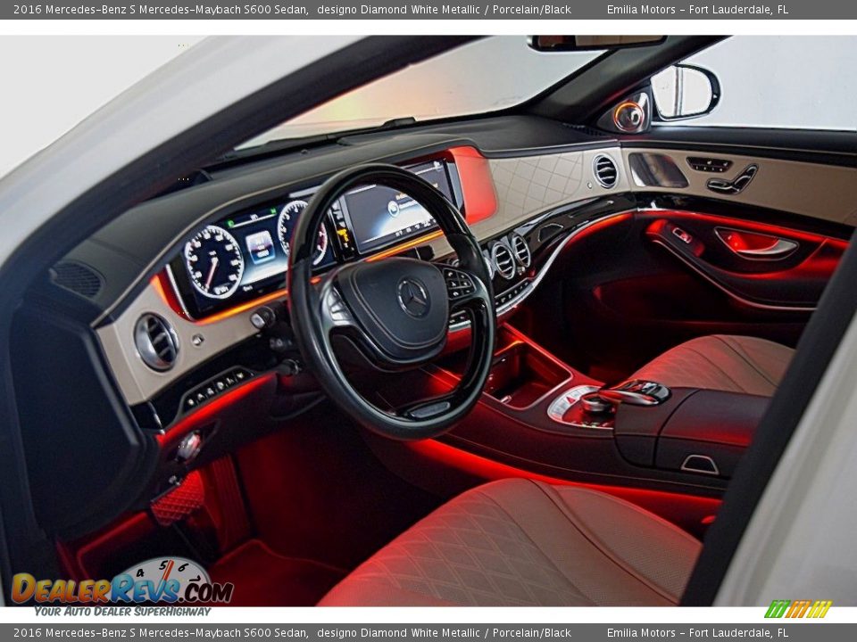 Front Seat of 2016 Mercedes-Benz S Mercedes-Maybach S600 Sedan Photo #48