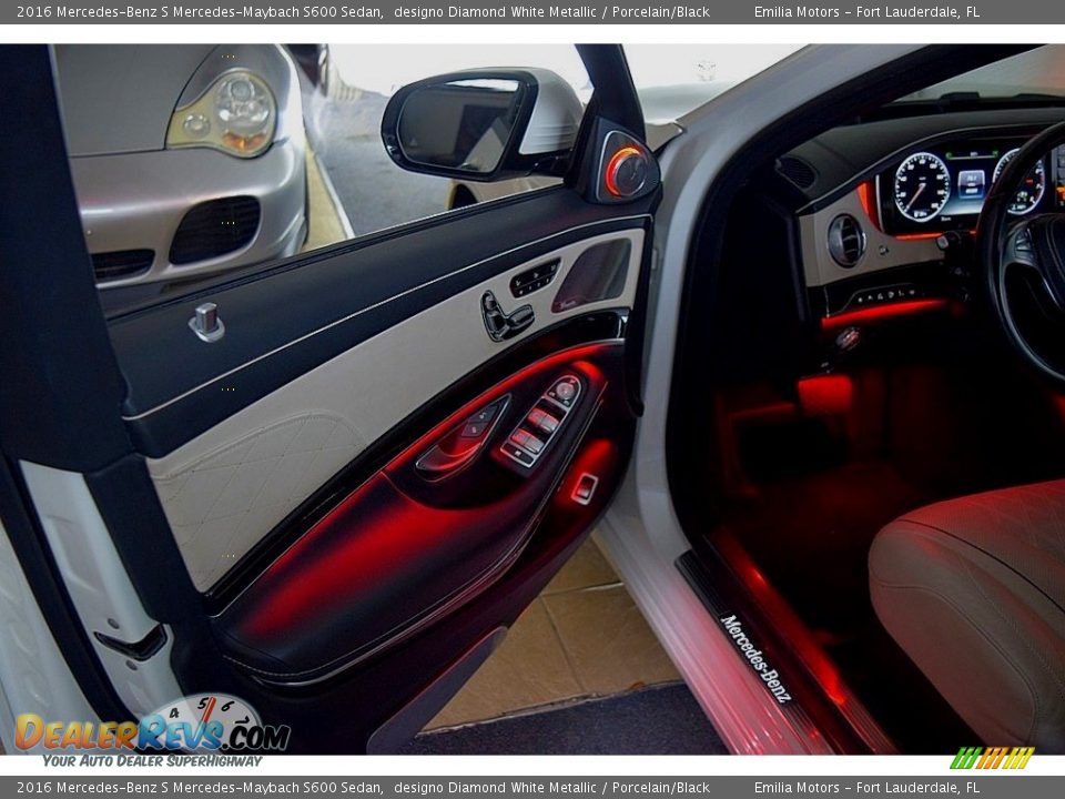 Door Panel of 2016 Mercedes-Benz S Mercedes-Maybach S600 Sedan Photo #54