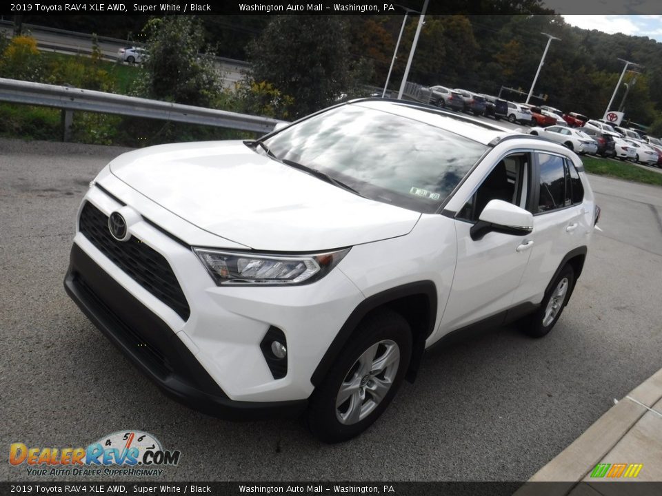 2019 Toyota RAV4 XLE AWD Super White / Black Photo #11