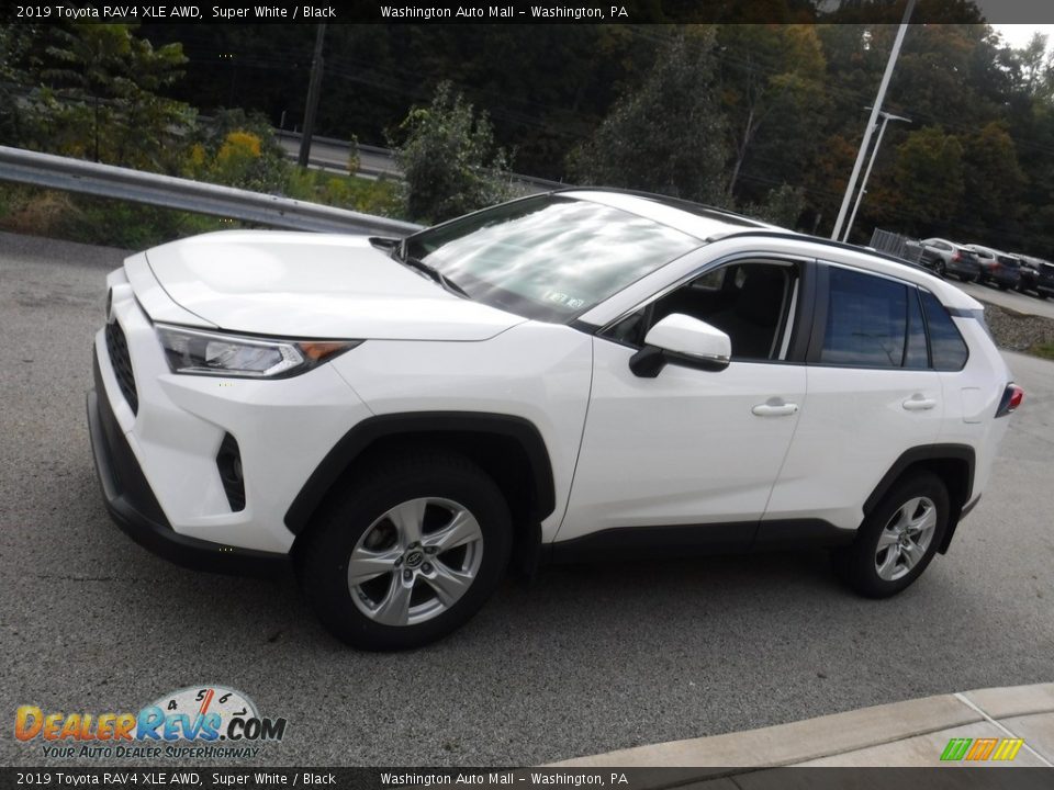 2019 Toyota RAV4 XLE AWD Super White / Black Photo #13